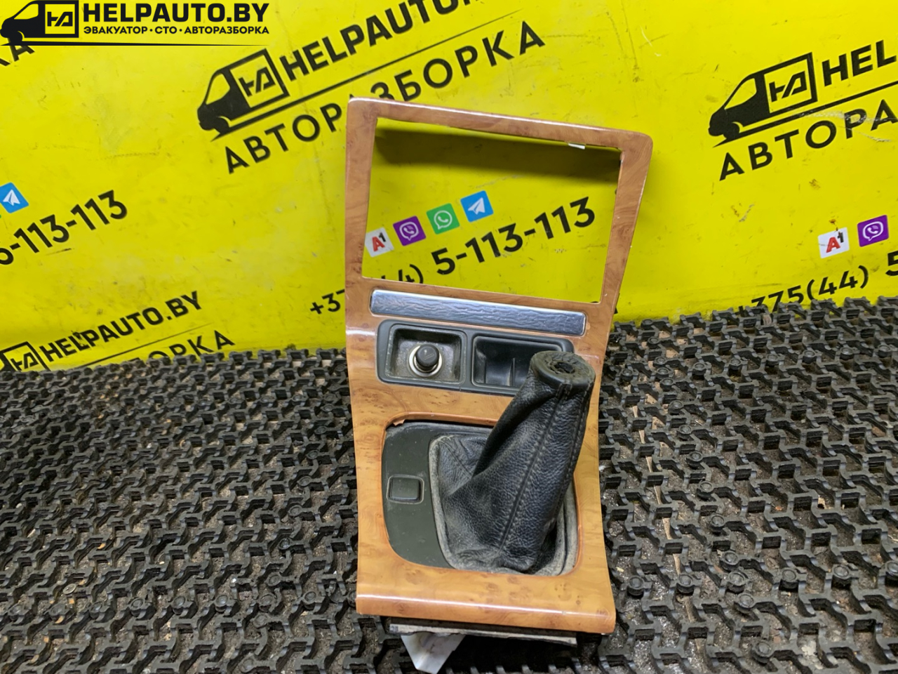 накладка на торпедо (консоль) Mazda Xedos 9 1 поколение 1996, 2.5 л., бензин, МКПП, темно синий, седан, передний привод - фото №1