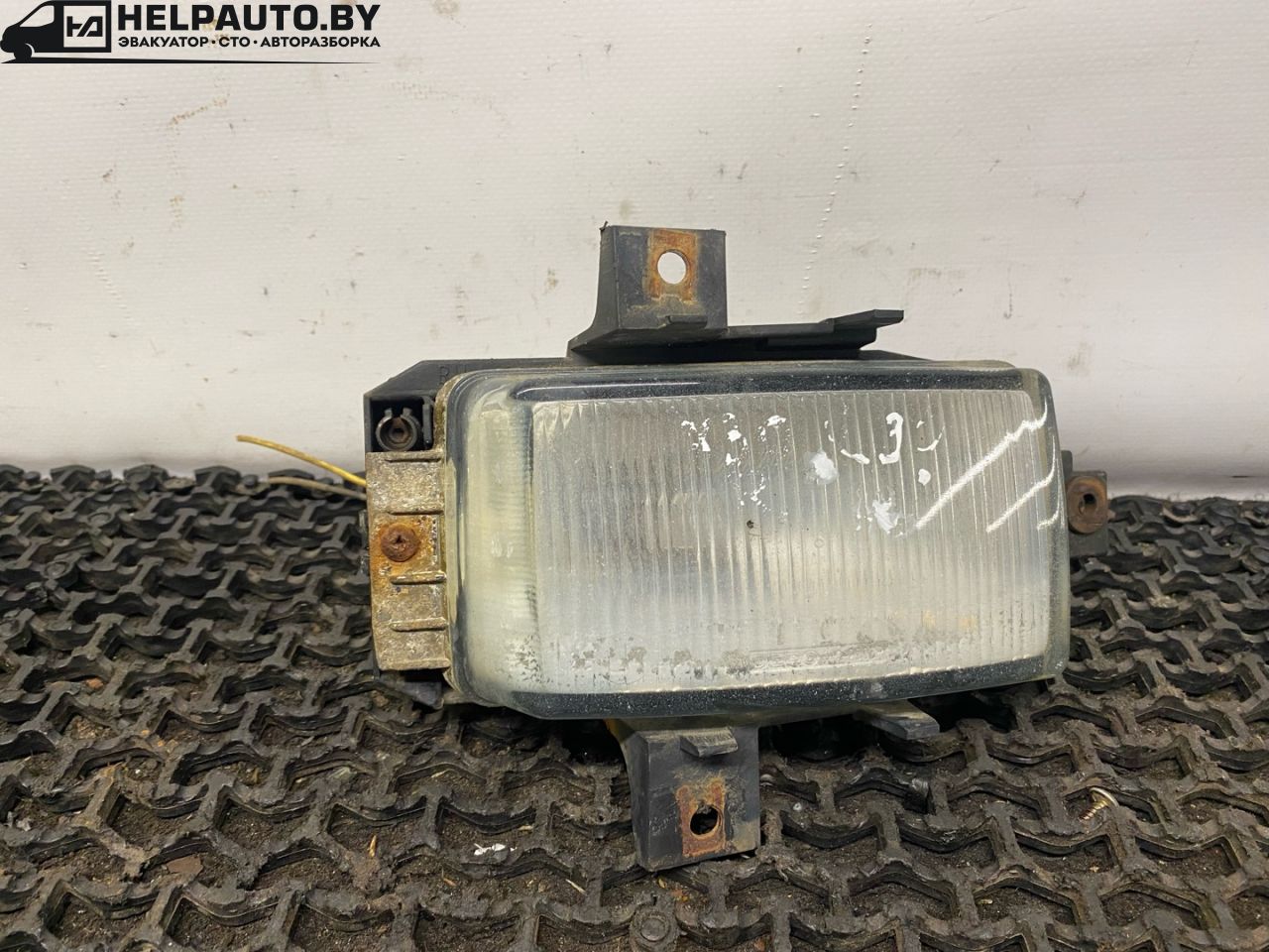 фара противотуманная правая Opel Omega B 1999, 3.0 л., бензин, АКПП, чернозеленый, седан, задний привод - фото №1
