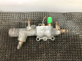 корпус термостата Mazda 626 GE 1994, 1.8 л., FP, бензин, МКПП, бордовый, седан, передний привод - фото №2