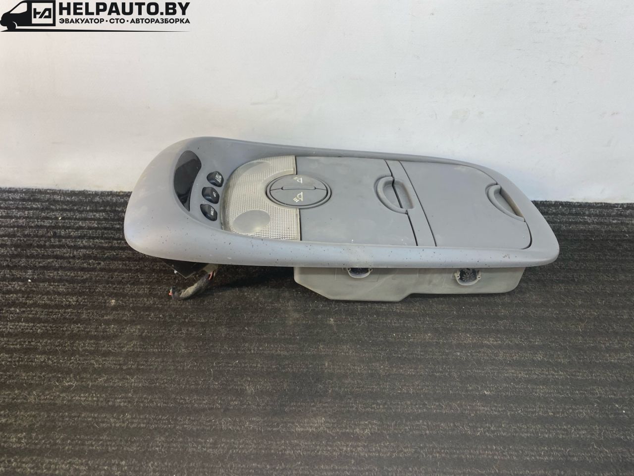 фонарь салона (плафон) Kia Sorento 1 поколение 2005, 2.5 л., CRDi, D4CB, дизель, МКПП, черный, внедорожник 5 дв., полный подключаемый привод, OK53E51, 20021119 - фото №1
