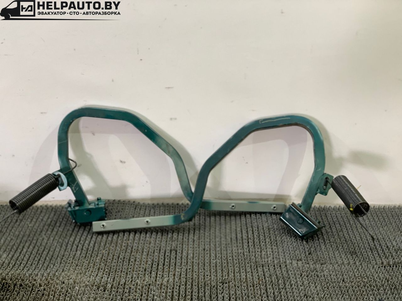 петля крышки багажника Dodge Neon 1 поколение 1998, 2.0 л., бензин, АКПП, зеленый, седан, передний привод - фото №1
