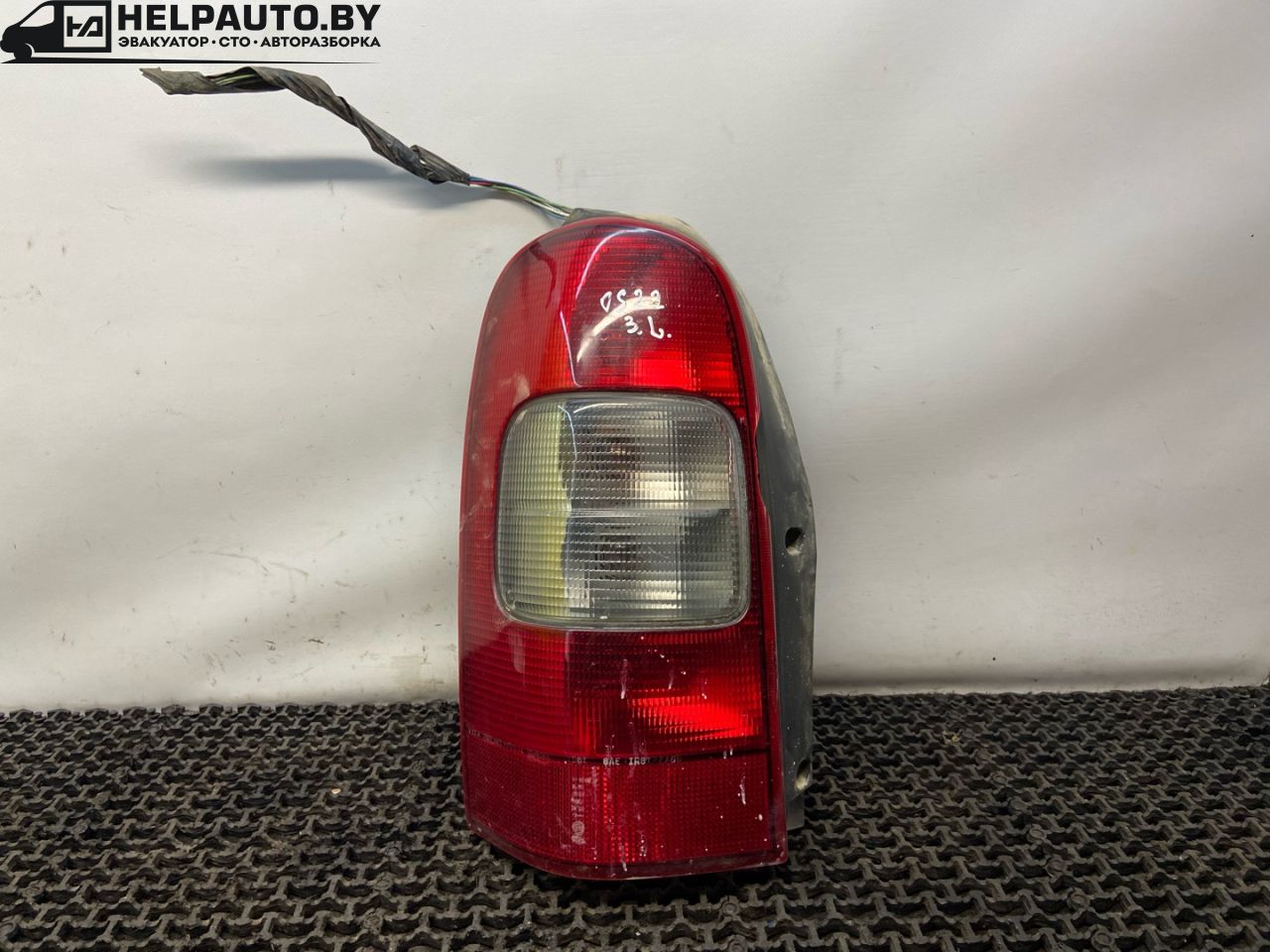 фонарь задний левый Opel Sintra 1 поколение 1999, 2.2 л., X 22 XE, бензин, МКПП, серебристый, минивэн, передний привод - фото №1