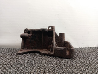 кронштейн двигателя Mitsubishi Carisma 1 поколение (1995 - 1999), 1.8 л., 4G93 (GDI), бензин, МКПП, серебро, хетчбэк 5 дв., передний привод