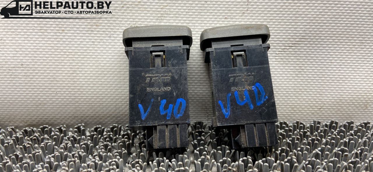 кнопка обогрева сидений Volvo V40 1 поколение 1999, 2.0 л., B 4204 S, бензин, АКПП, синий, универсал, передний привод - фото №1