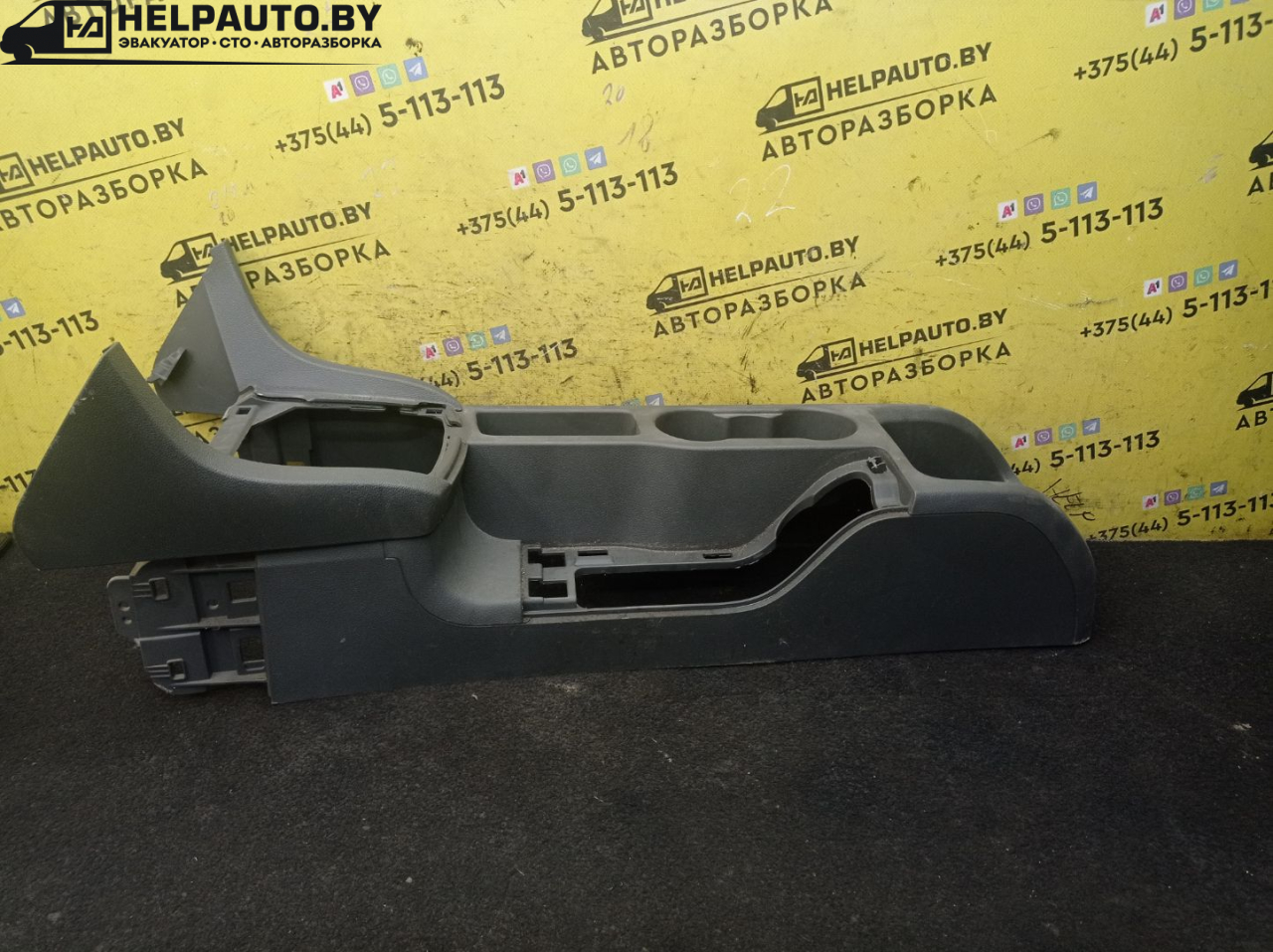 консоль салона Ford Focus 2 поколение 2006, 1.6 л., HWDA, бензин, МКПП, красный, хетчбэк 5 дв., передний привод - фото №1