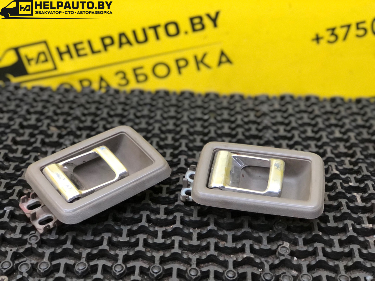 ручка внутренняя передняя левая Nissan Bluebird U12 1989, универсал, передний привод - фото №1