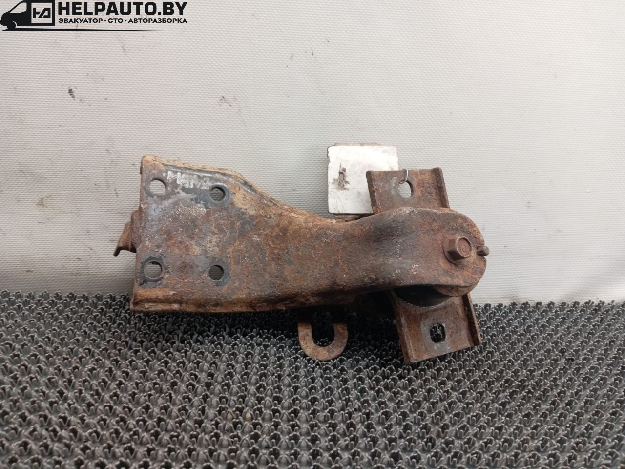 подушка крепления двигателя Daewoo Matiz M100 1999, 0.8 л., бензин, МКПП, серебристый, хетчбэк 5 дв., передний привод - фото №1
