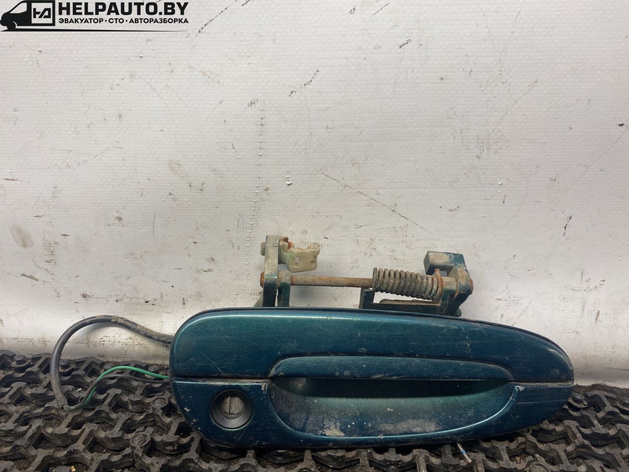 ручка наружная Mazda 626 GF 1997, 2.0 л., дизель, МКПП, зелёный, седан, передний привод - фото №1
