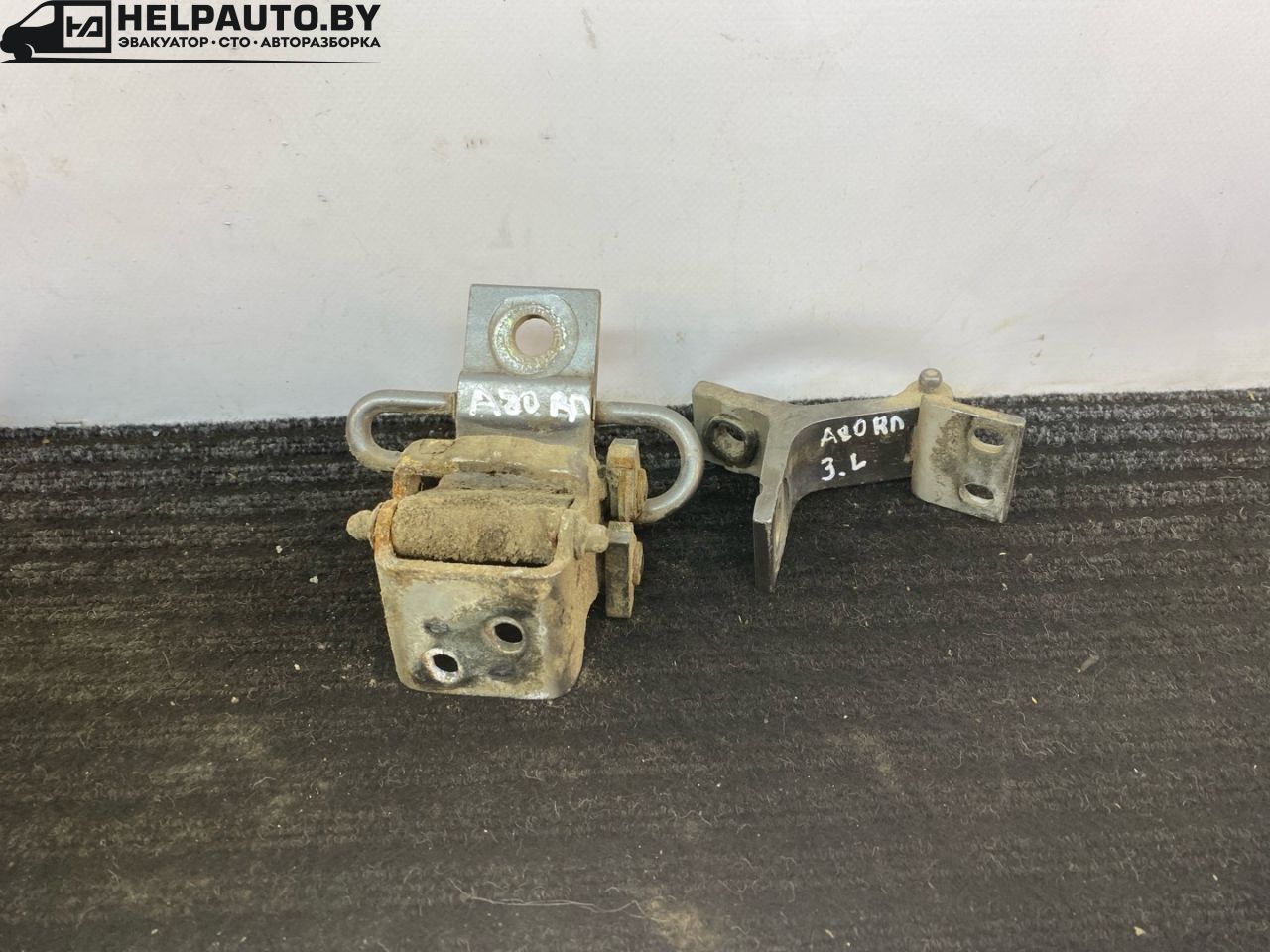 петля двери Audi 80 B3 89/B3 1987, 1.8 л., бензин, МКПП, серый, седан, передний привод, 893831401 - фото №1