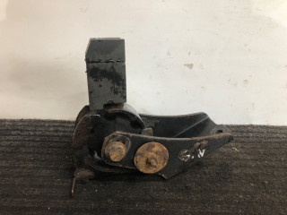 подушка крепления двигателя Toyota RAV4 2 поколение (XA20) 2002, 2.0 л., дизель, МКПП, серебристый, седан
