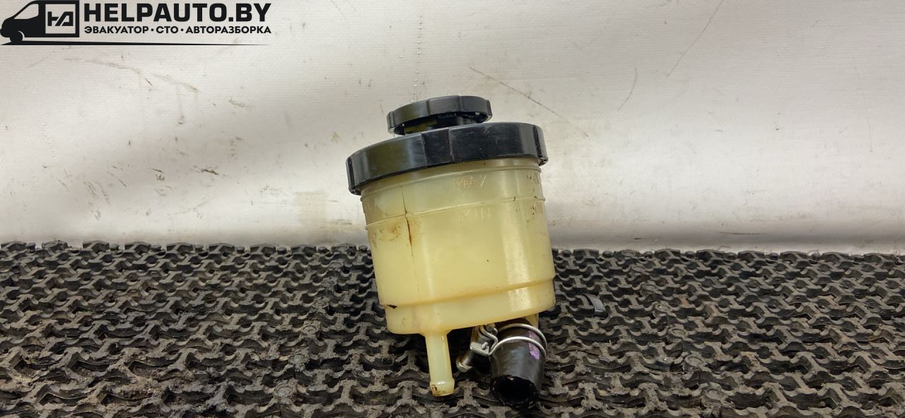 бачок гидроусилителя Nissan Bluebird T12/T72 1987, 2.0 л., бензин, МКПП, бордовый, хетчбэк 5 дв., передний привод - фото №1