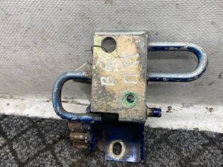 петля двери Volkswagen Passat B5 1999, 4BO831412B