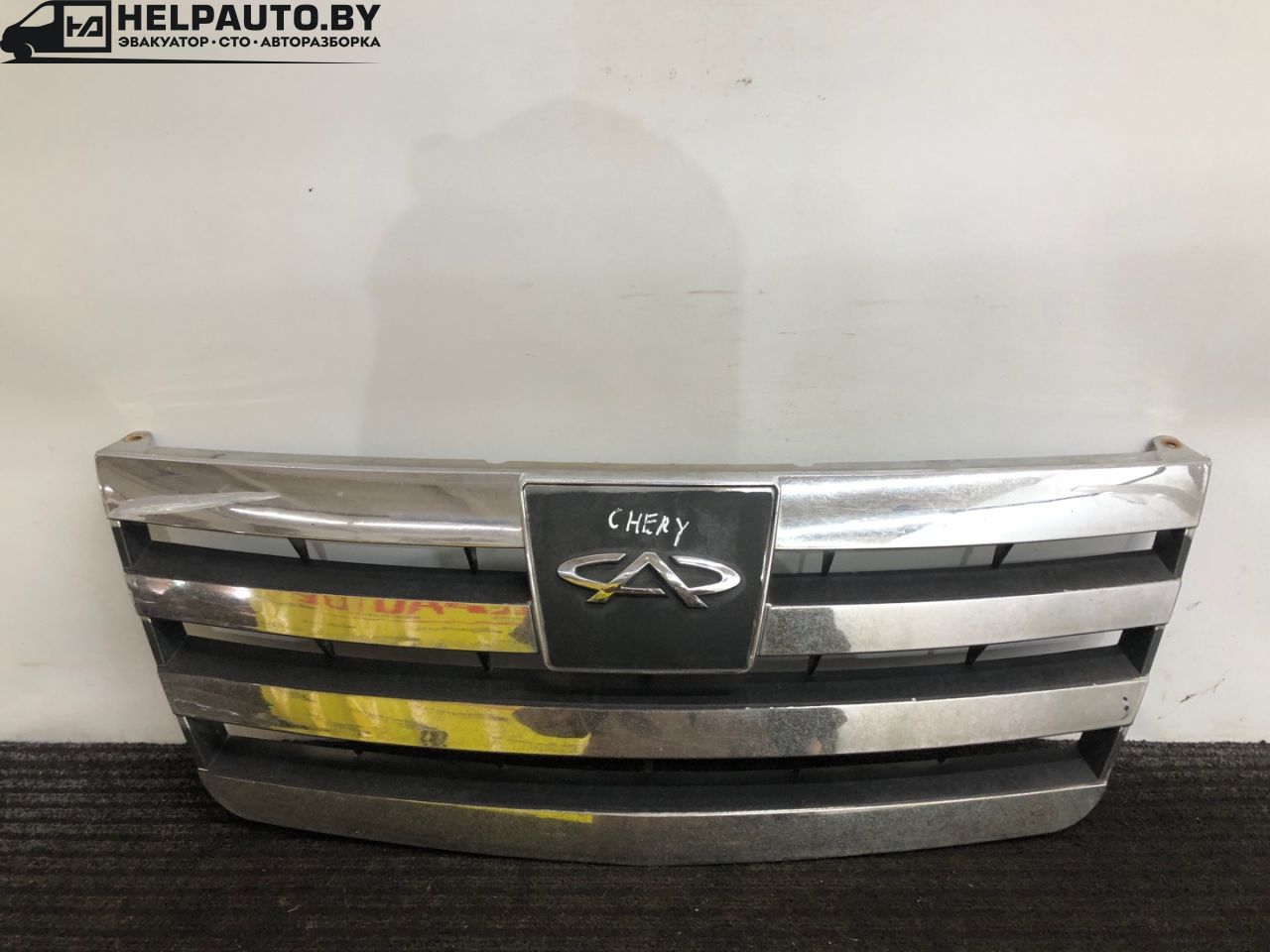 решетка радиатора Chery Fora 1 поколение 2009, 2.0 л., бензин, МКПП - фото №1