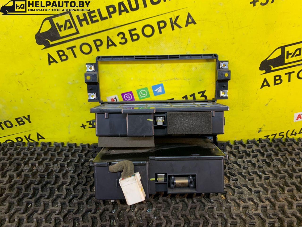 пепельница Kia Sorento 1 поколение 2005, 2.5 л., D4CB, дизель, АКПП, черный, внедорожник 5 дв., полный подключаемый привод - фото №1
