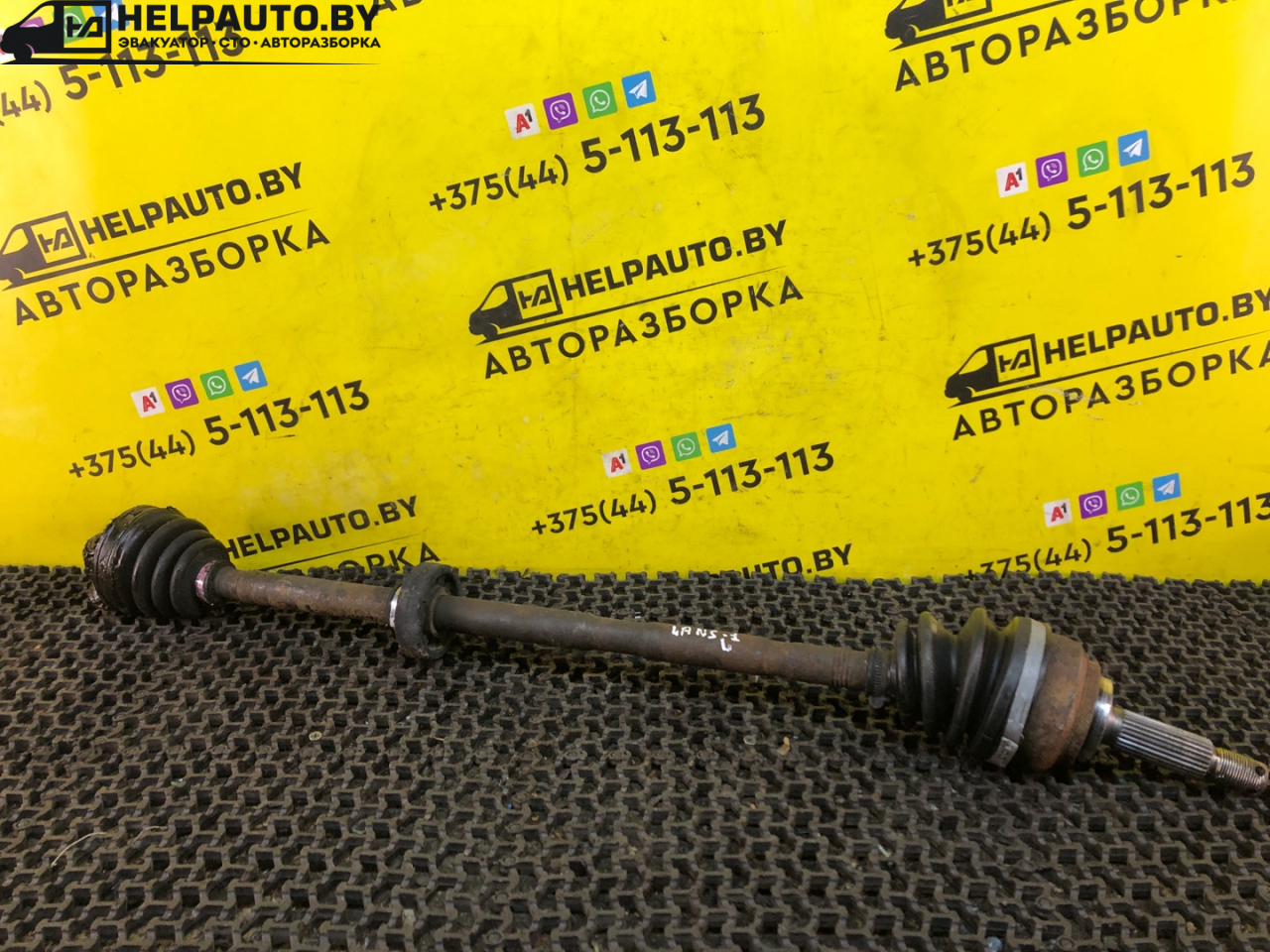 полуось передняя левая (приводной вал, ШРУС) Mitsubishi Lancer 7 поколение 1997, 1.6 л., 4G92 (DOHC 16V), бензин, МКПП, синий, универсал, передний привод - фото №1
