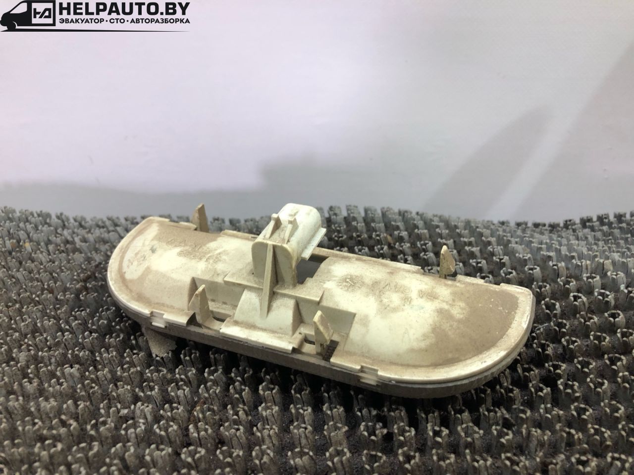 фонарь салона (плафон) Dodge Caravan 3 поколение RG 1999, 2.4 л., EDZ, бензин, АКПП, темно зеленый, передний привод - фото №1