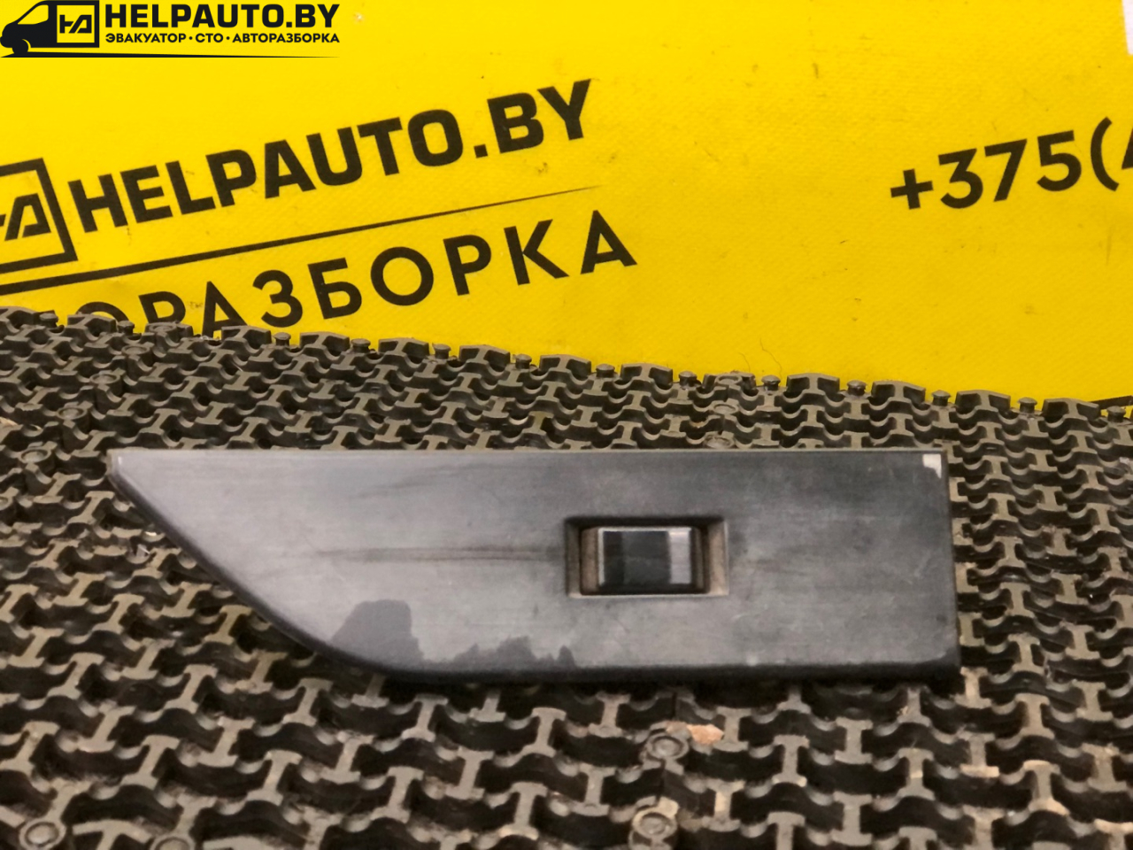 кнопка стеклоподъемника двери передней правой Nissan Bluebird U12 1989, универсал, передний привод - фото №1