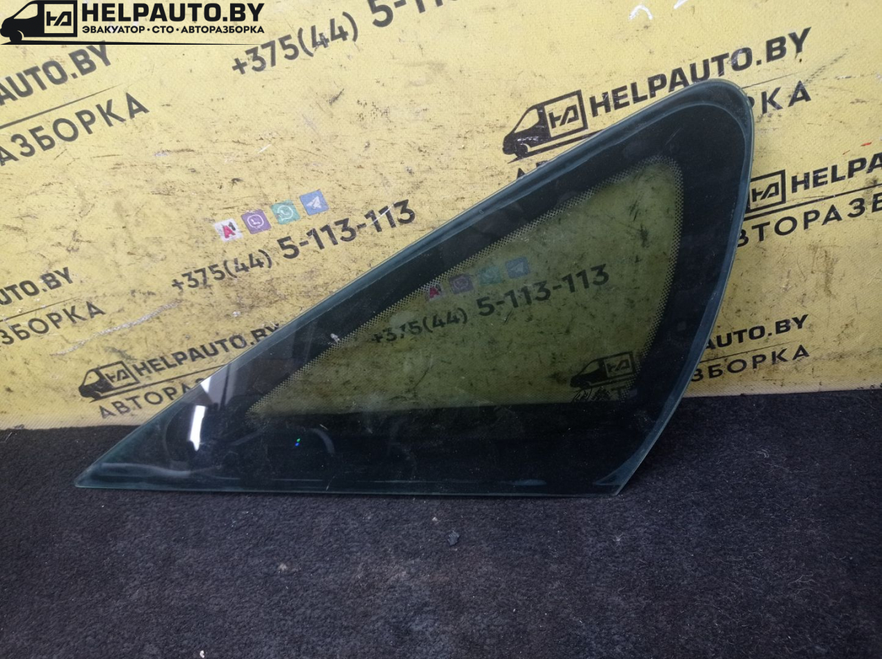 стекло кузовное боковое левое Ford Focus 2 поколение 2006, 1.6 л., HWDA, бензин, МКПП, красный, хетчбэк 5 дв., передний привод - фото №1