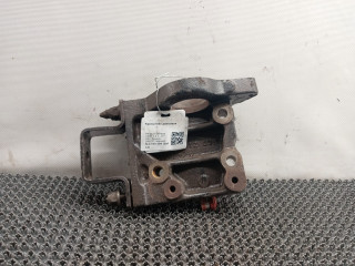 кронштейн двигателя Renault Safrane 1 поколение 1994, 2.2 л., J7T 760, бензин, 5МКПП, черный, хетчбэк 5 дв., передний привод