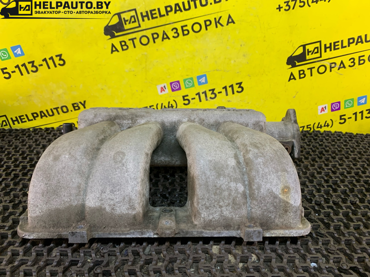 коллектор впускной Chrysler Voyager 3 поколение 1999, 2.4 л., EDZ, бензин, АКПП, красный, минивэн, передний привод - фото №1