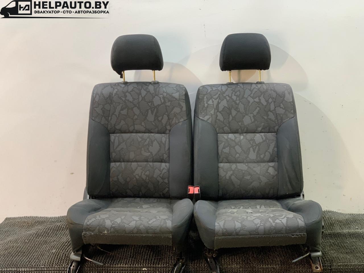 салон (комплект сидений) Mazda 626 GF 1997, 2.0 л., дизель, МКПП, зелёный, седан, передний привод - фото №1