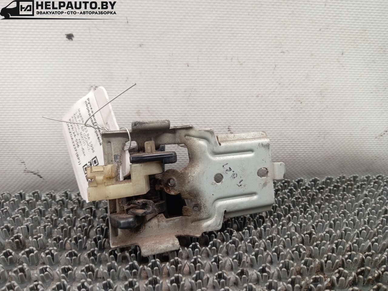 ручка внутренняя передняя правая Mazda 323 5 поколение 1994, 1.8 л., BP (DOHC), бензин, МКПП, красный, хетчбэк 5 дв., передний привод - фото №1