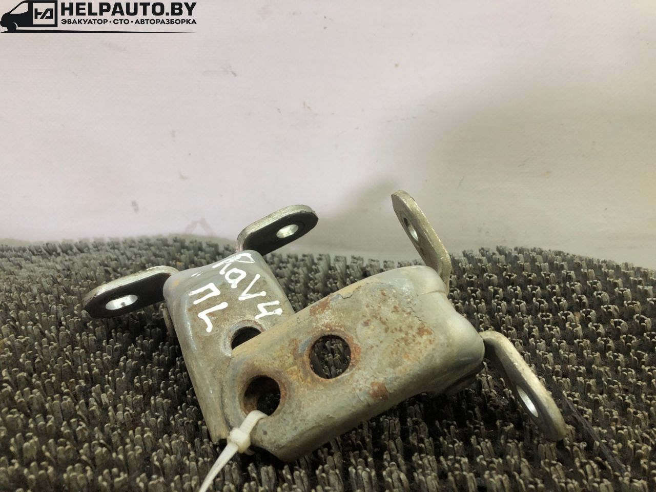 петля двери Toyota RAV4 2 поколение (XA20) 2002, 2.0 л., дизель, МКПП, серебристый, седан - фото №1
