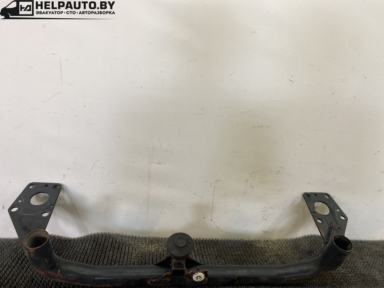 балка под радиатор Audi A4 B5 1999, 1.8 л., бензин, АКПП, черный, универсал, передний привод - фото №1