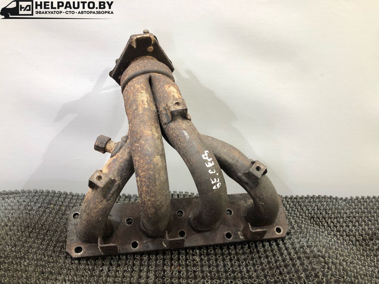 коллектор выпускной Mazda 626 GE 1994, 1.8 л., FP, бензин, МКПП, бордовый, седан, передний привод - фото №1