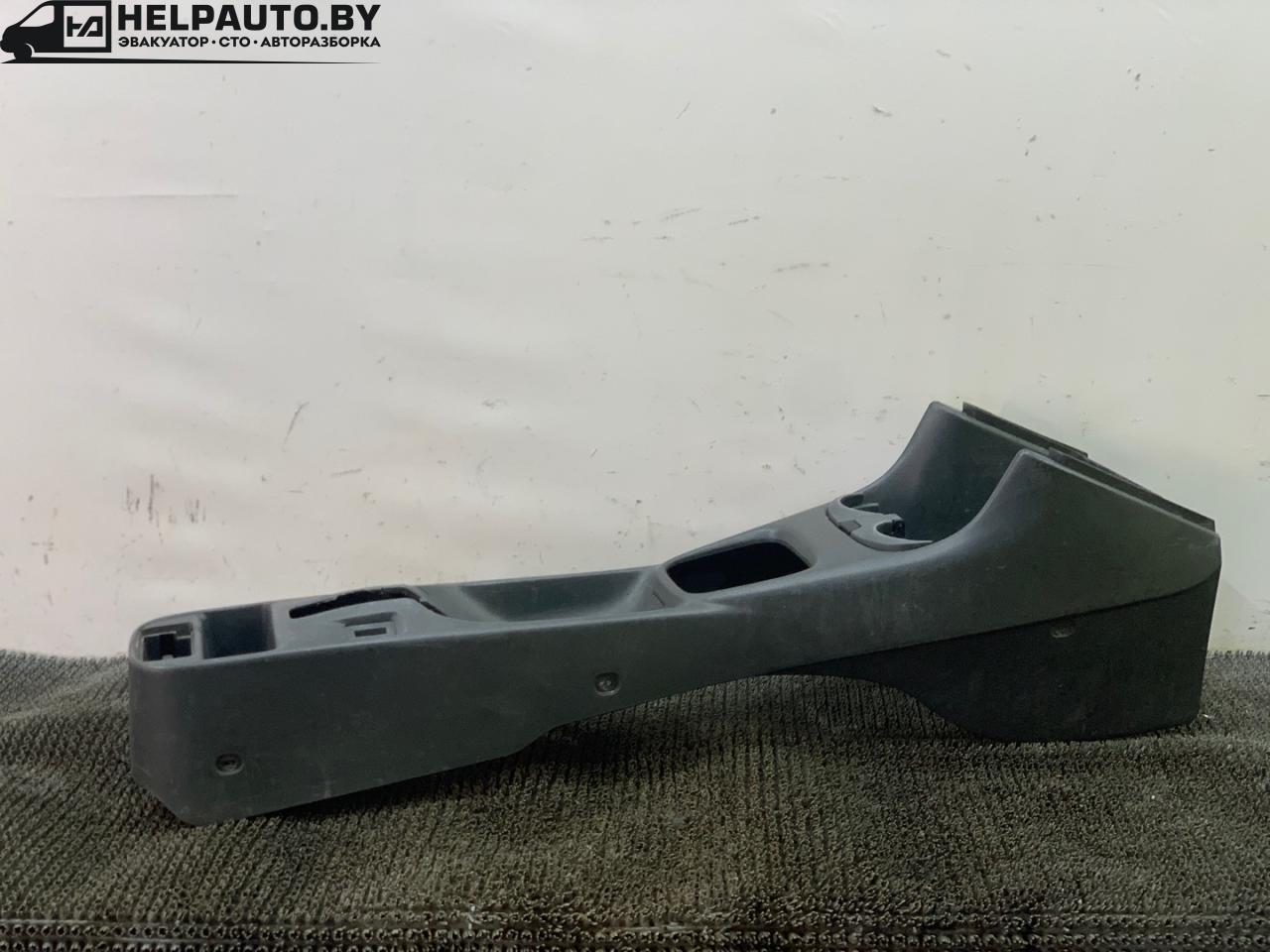 консоль салона Mazda 626 GF 1997, 2.0 л., дизель, МКПП, зелёный, седан, передний привод - фото №1