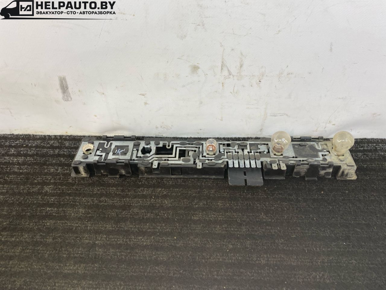 панель заднего правого фонаря Volkswagen Santana 1 поколение 1988, 1.6 л., бензин, синий, передний привод, 325945257 - фото №1