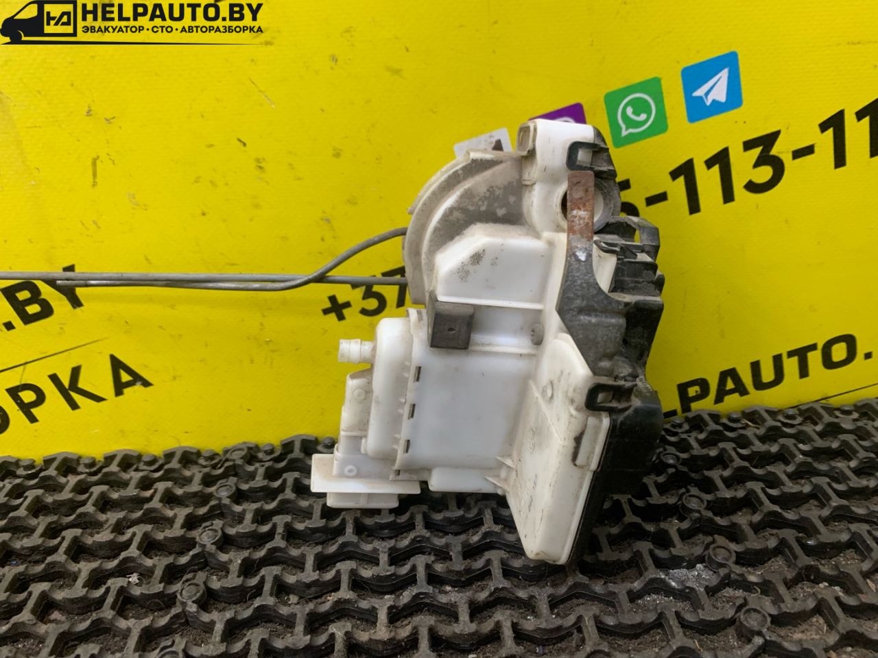замок двери передней левой SEAT Ibiza 2 поколение 1998, 1.6 л., ALM, бензин, 5МКПП, синий, хетчбэк 5 дв., передний привод - фото №1
