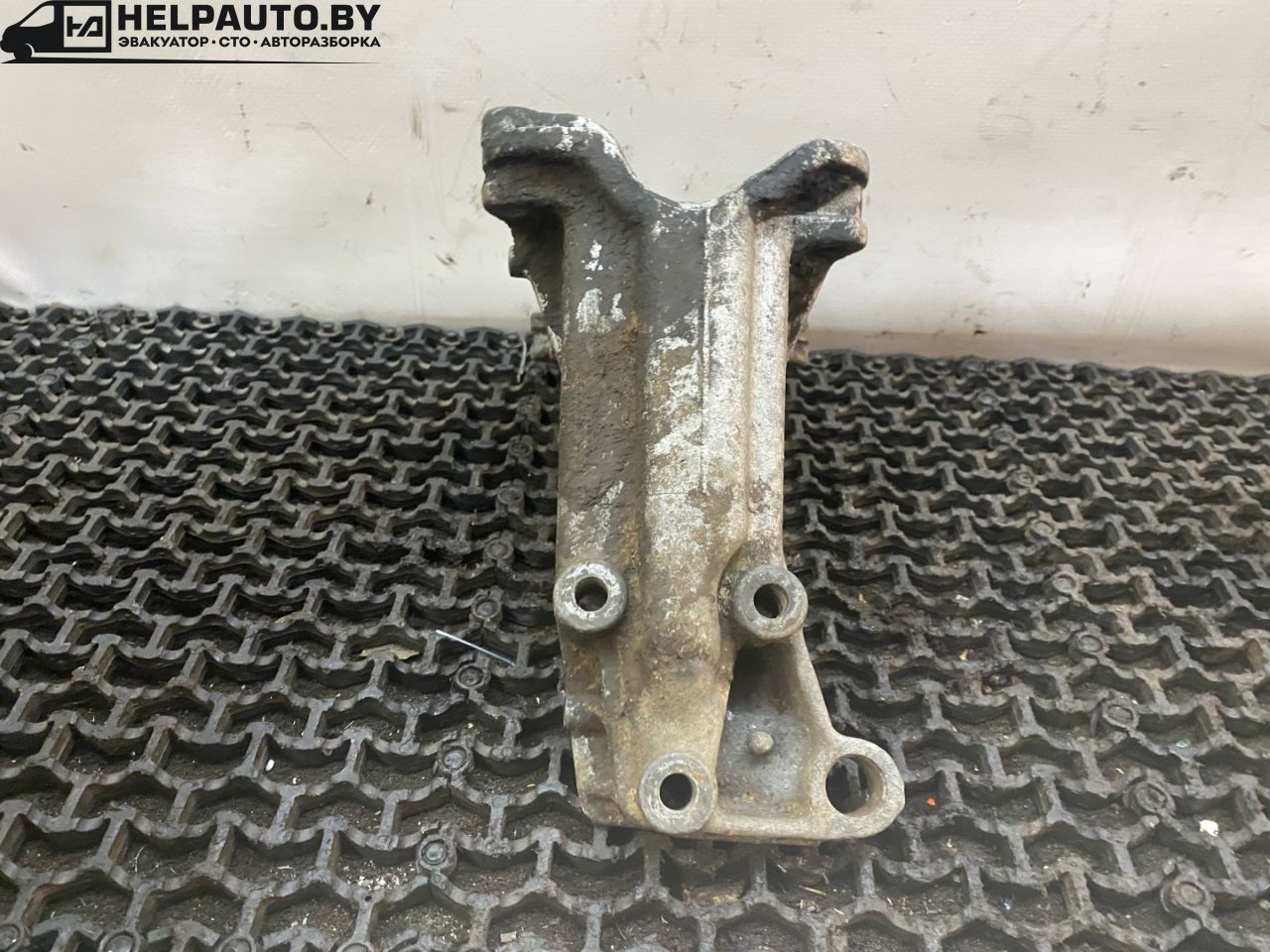 кронштейн двигателя Volkswagen Passat B3 1993, 1.9 л., AAZ, дизель, 5МКПП, черный, универсал, передний привод, 357199354 - фото №1