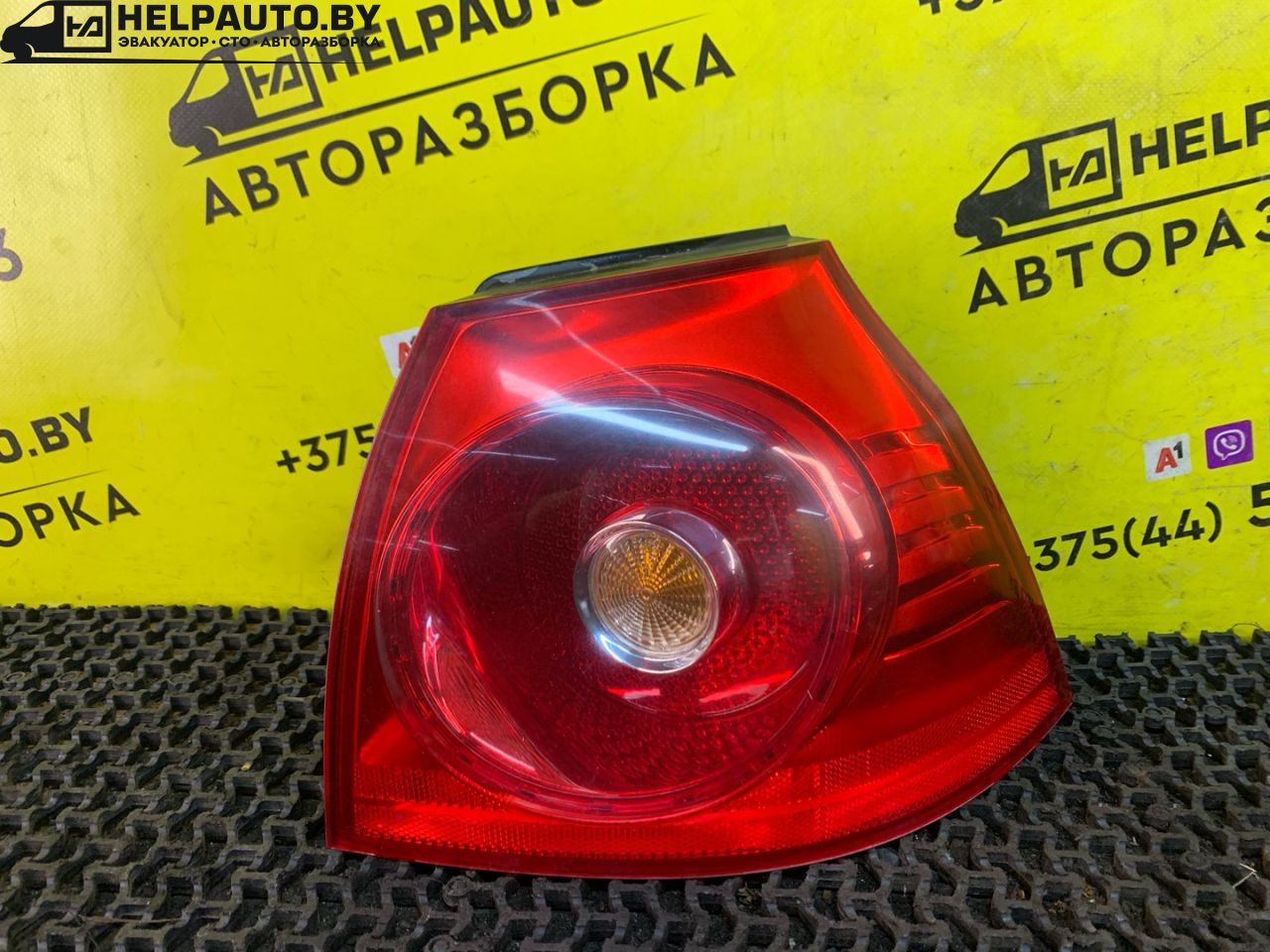 фонарь задний правый Volkswagen Golf 5 поколение 2008, 1.4 л., BUD, бензин, 5МКПП, синий, хетчбэк 5 дв., передний привод - фото №1