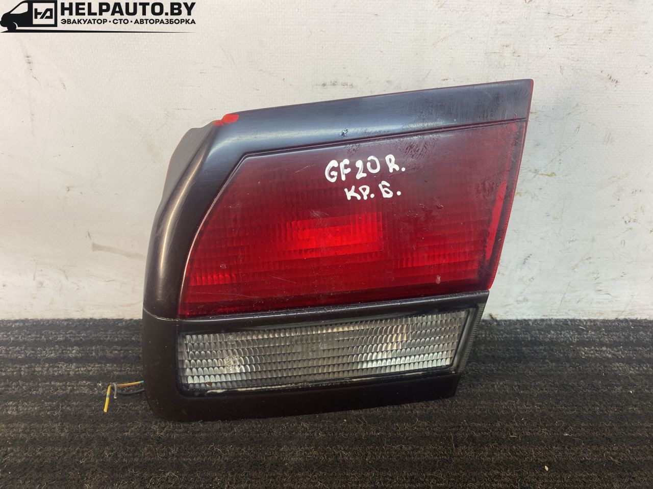 фонарь крышки багажника правый Mazda 626 GF 1997, 2.0 л., дизель, МКПП, зелёный, седан, передний привод - фото №1