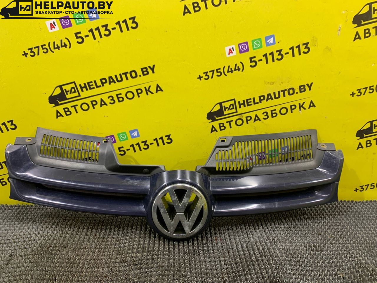 решетка радиатора Volkswagen Golf 5 поколение 2008, 1.4 л., BUD, бензин, 5МКПП, синий, хетчбэк 5 дв., передний привод - фото №1
