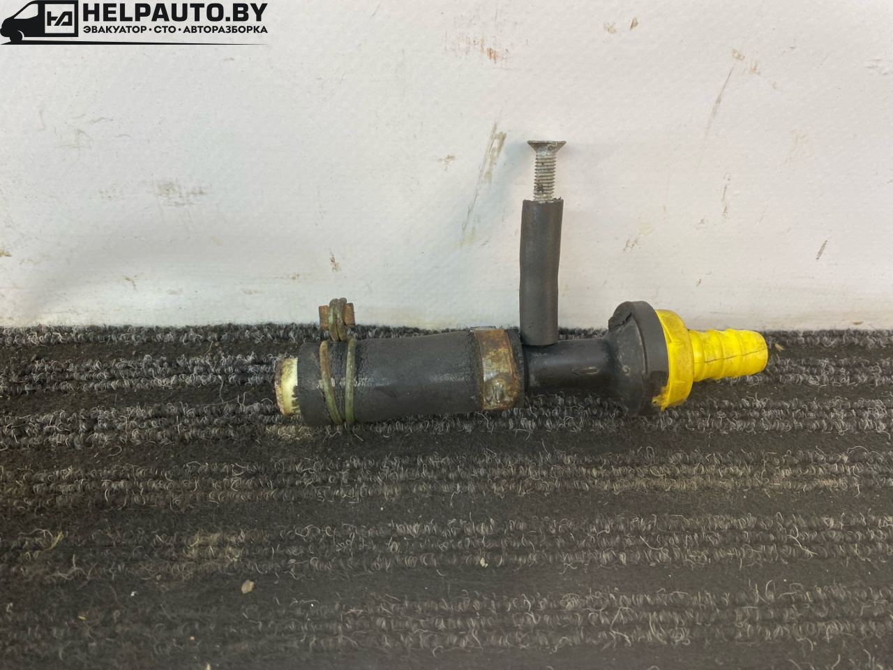 клапан вакуумного управления Volkswagen Passat B3 1989, 1.9 л., дизель, МКПП, белый, универсал, передний привод - фото №1