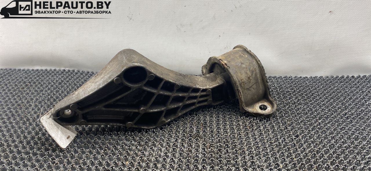кронштейн двигателя Opel Astra F 1993, 1.7 л., X 17 D (4EE1), дизель, МКПП, хетчбэк 5 дв., передний привод, 90335297 - фото №1