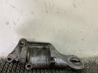 кронштейн двигателя Volkswagen Polo 2 поколение 1990, 1.3 л., бензин, МКПП, синий, хетчбэк 3 дв., передний привод