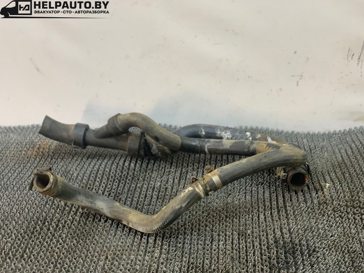 патрубок радиатора Citroen Berlingo 1 поколение (M49) 1998, 1.9 л., DHX (XUD9TF/BTF), дизель, МКПП, белый, фургон, передний привод - фото №1