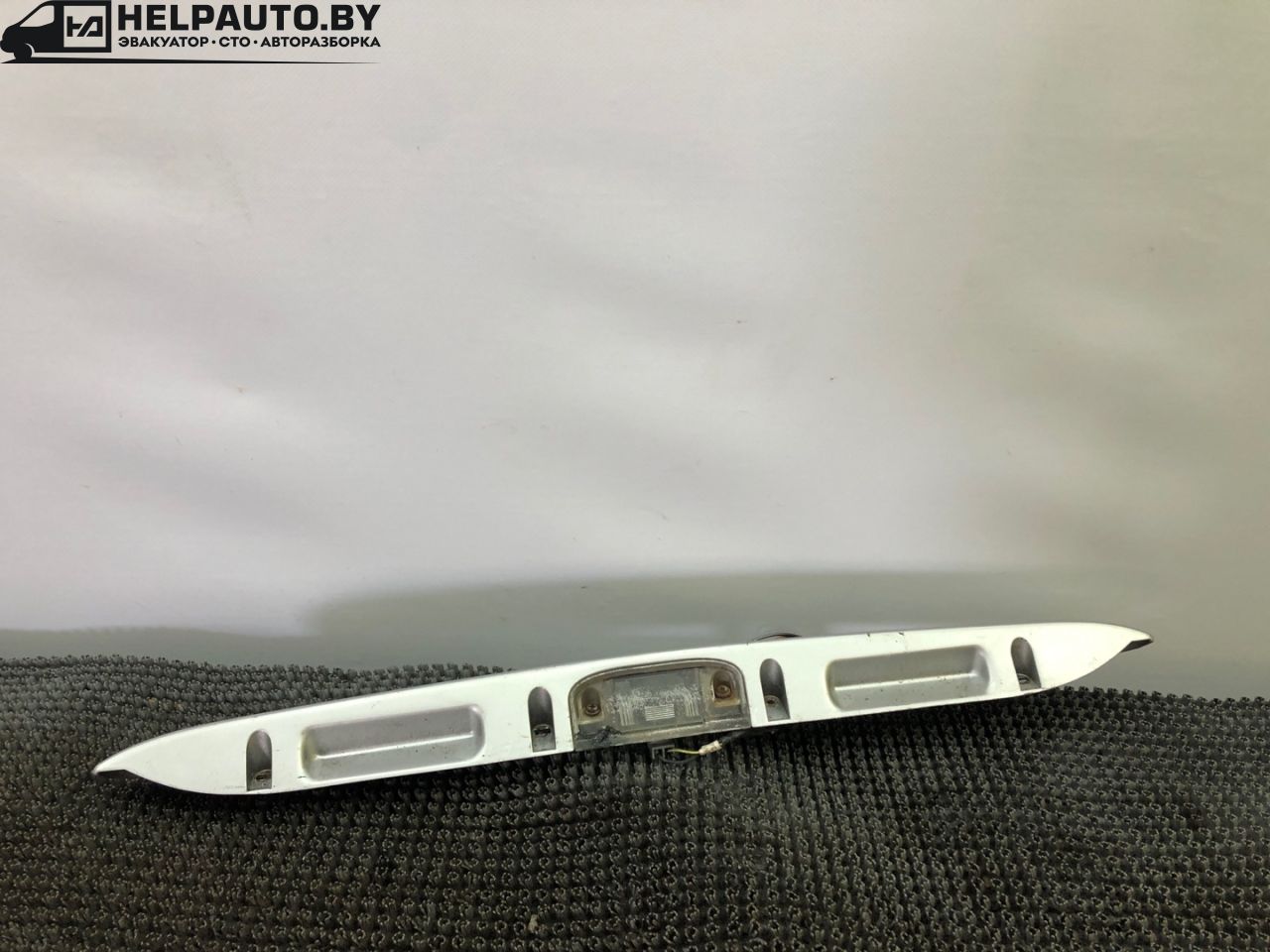 подсветка номера Dodge Caravan 3 поколение RG 1999, 2.4 л., EDZ, бензин, АКПП, темно зеленый, передний привод - фото №1
