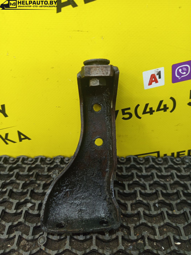 кронштейн двигателя Audi 80 B3 1988, 1.6 л., дизель, МКПП, седан, передний привод - фото №1