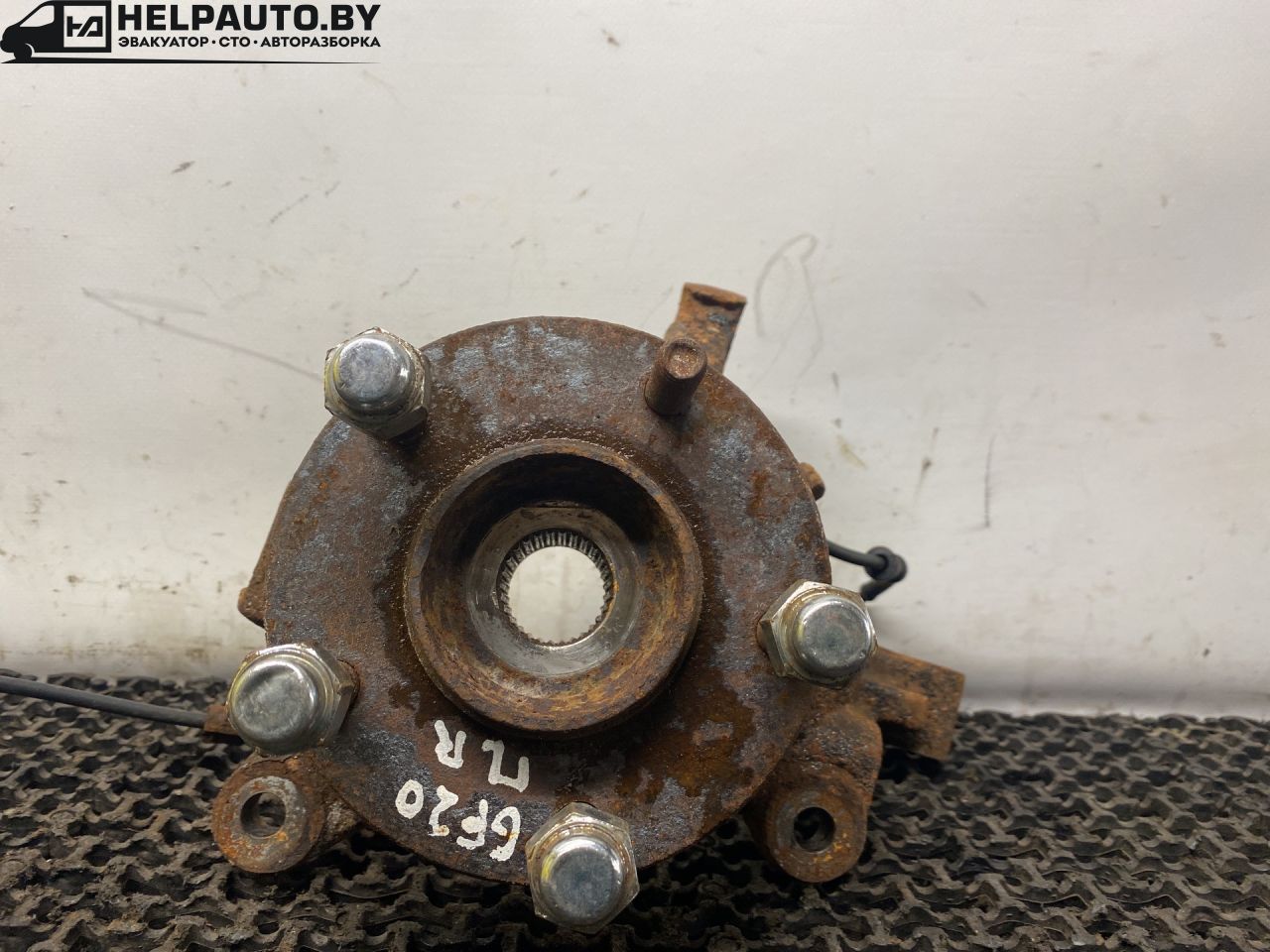ступица передняя правая Mazda 626 GF 1997, 2.0 л., дизель, МКПП, зелёный, седан, передний привод - фото №1