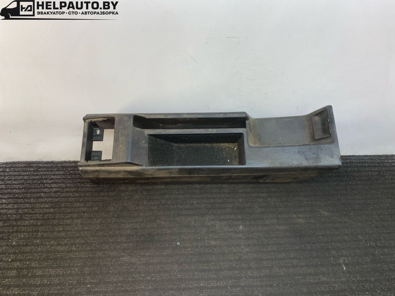 консоль салона Audi 80 B3 89/B3 1987, 1.8 л., бензин, МКПП, серый, седан, передний привод, 893863244, 893863300A - фото №1