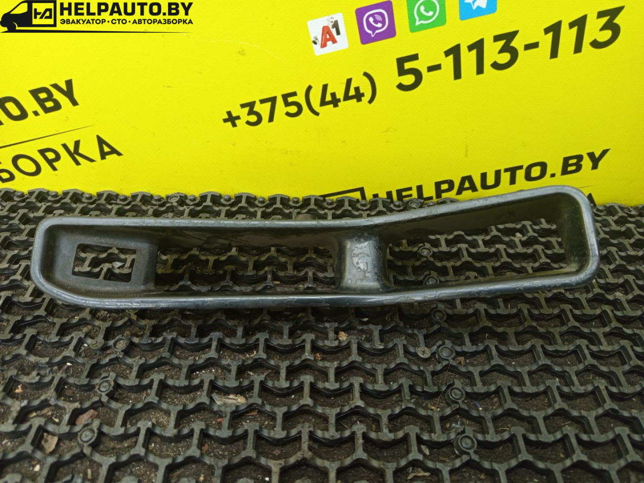 ручка обшивки двери передней правой Audi 80 B3 1988, 1.6 л., дизель, МКПП, седан, передний привод - фото №1