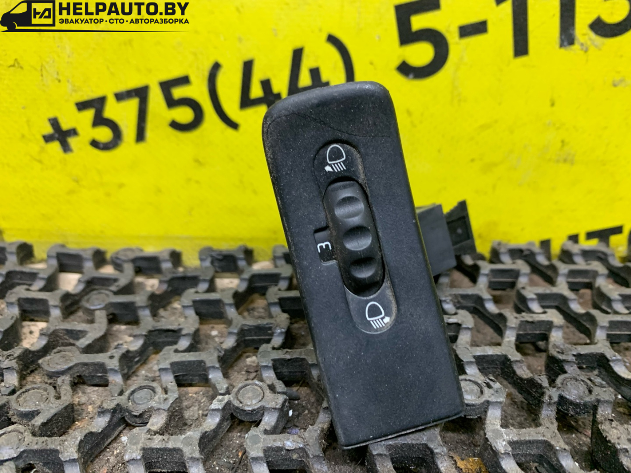 кнопка корректора фар Renault Laguna 1 поколение 1994, 2.0 л., F3R 200, бензин, МКПП, бордовый, хетчбэк 5 дв., передний привод - фото №1