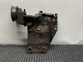 кронштейн компрессора кондиционера Ford Mondeo 2 поколение 1998, 1.8 л., дизель, МКПП, синий, хетчбэк 5 дв., передний привод