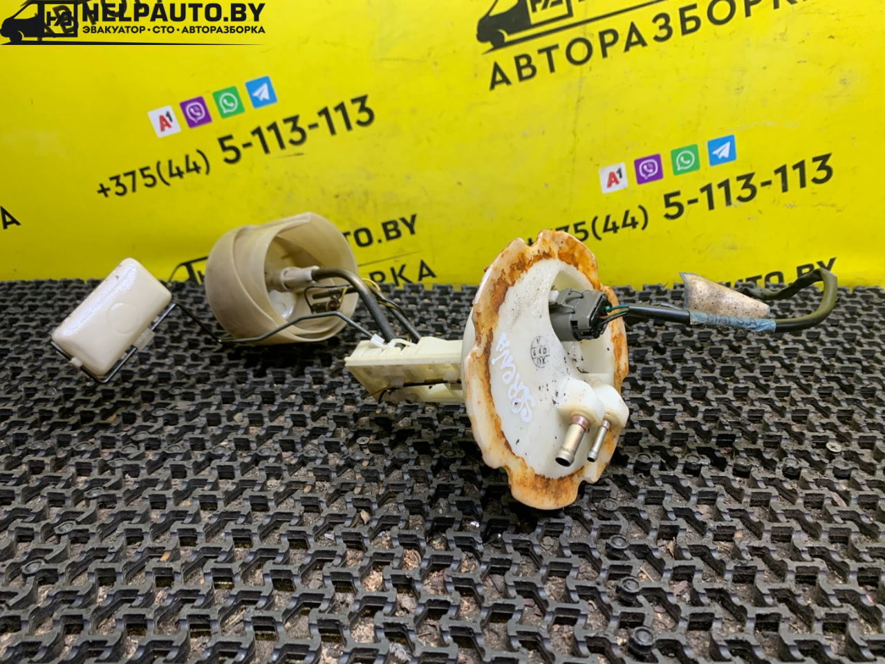 колба в бак Nissan Serena C23 1992, 2.0 л., дизель, МКПП, серебро, минивэн, передний привод - фото №1