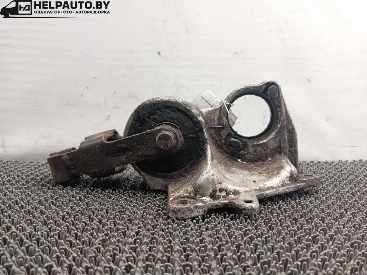 кронштейн полуоси Peugeot 405 1 поколение 1995, 1.8 л., бензин, МКПП, седан, передний привод - фото №1