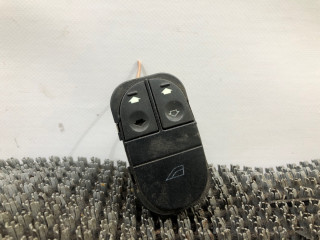 блок управления стеклоподъемниками Ford Mondeo 1 поколение 1996, 2.0 л., бензин, МКПП, серебристый, седан, передний привод, 93BG14529BA